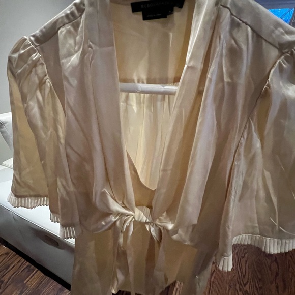 Cream silk blouse almost new - Picture 2 of 3